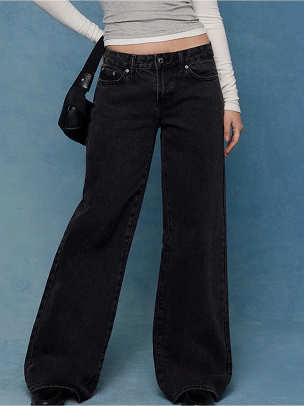 Wide Leg Low-Rise Jeans in Black - Picture 1 of 2